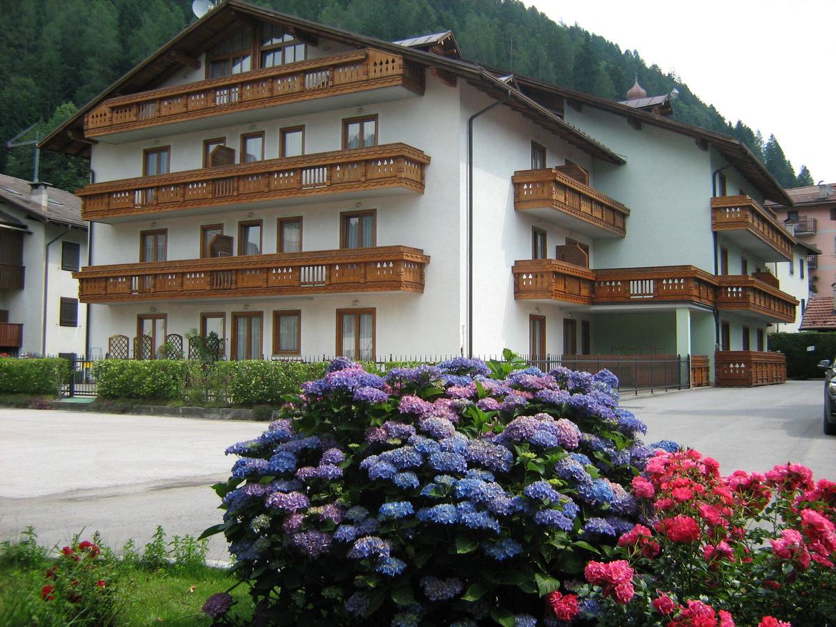 Park Residence Imperator Carisolo Exterior photo