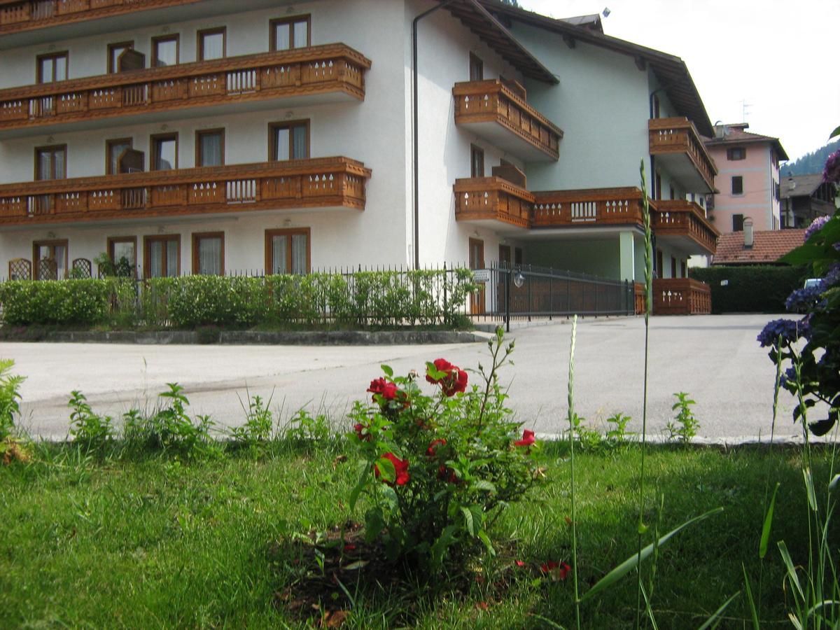 Park Residence Imperator Carisolo Exterior photo